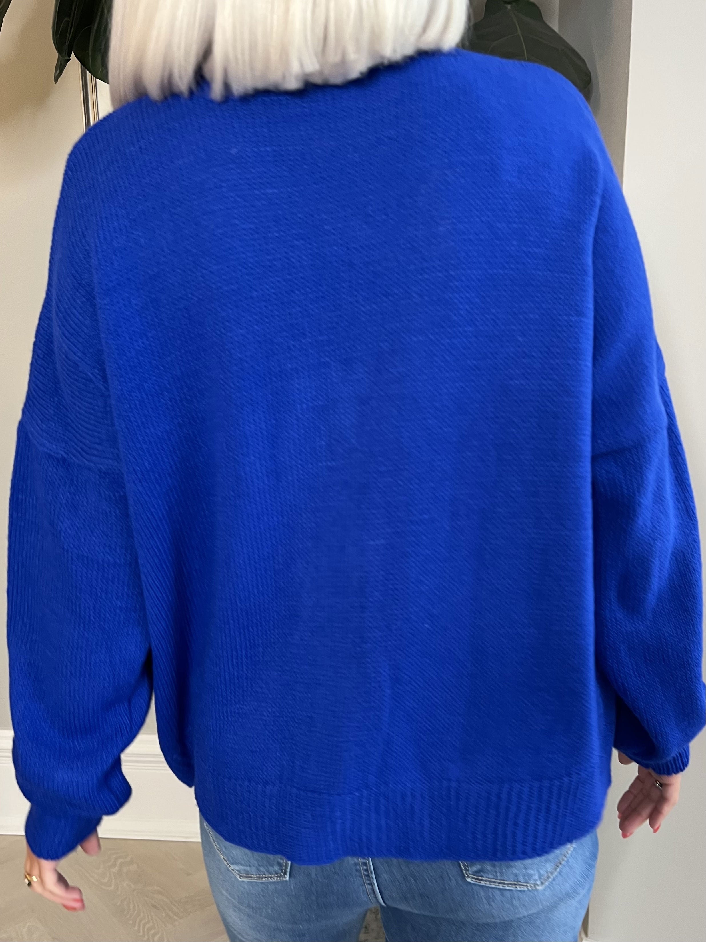 Susana - Kort strikcardigan med skinnende knapper